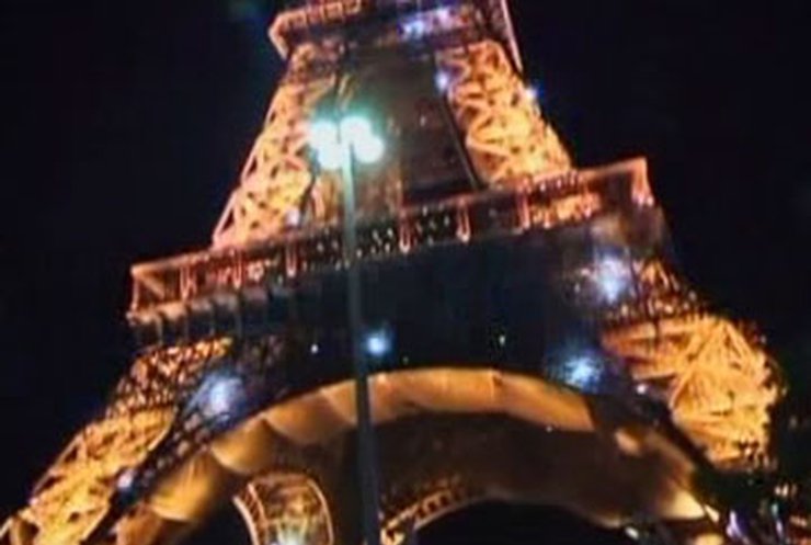 В Париже ночью искали бомбу на Эйфелевой башне