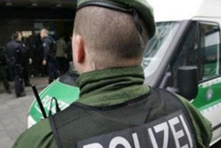В Германии женщина застрелила мужа и сына и взорвала их дом