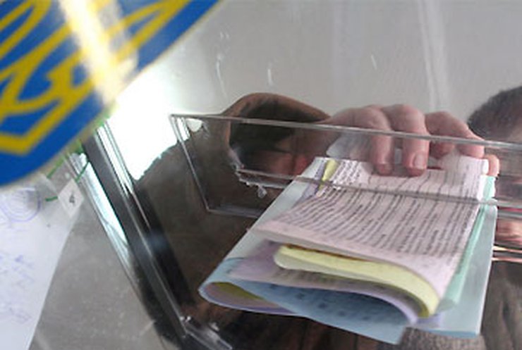 Янукович позвал на выборы наблюдателей ПАСЕ