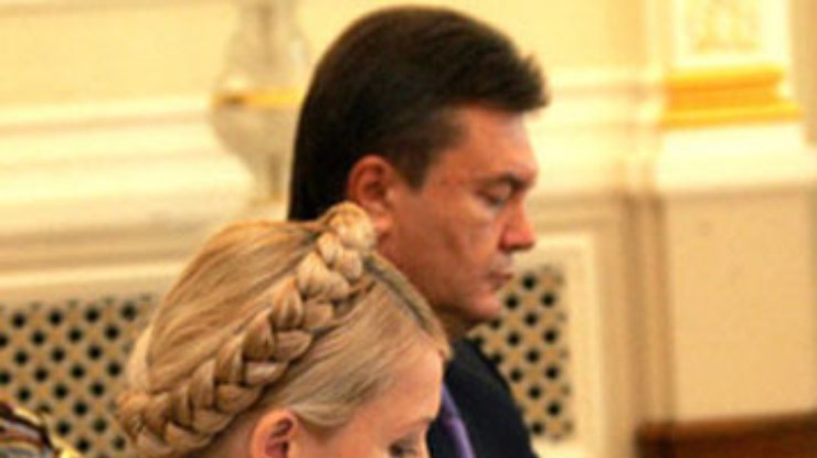 Тимошенко требует неотложной встречи с Януковичем