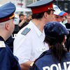 В Австрии полицейского оштрафовали за требование от водителя ящика пива