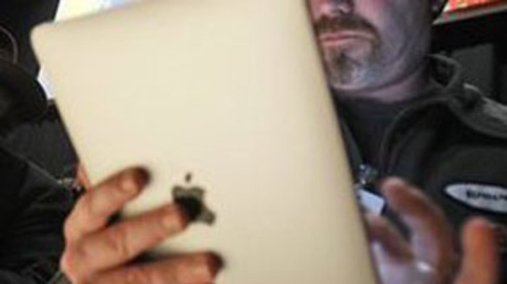 Apple запретила рекламу, в которой муху убивают планшетом iPad