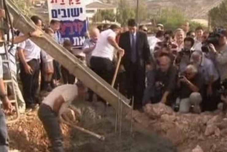 Израиль готовится возбновить строительство спорных поселений