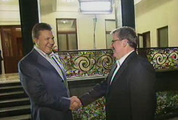 В Крыму проходит встреча Януковича и Комаровского