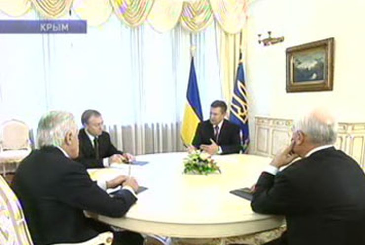 Янукович хочет и дальше совершенствовать Конституцию