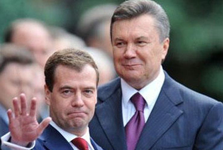 Янукович и Медведев сегодня проведут экономический форум в Геленджике