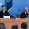 Янукович поручил Азарову укрепить вертикаль власти