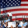 За стриптиз перед Обамой американец получит миллион долларов