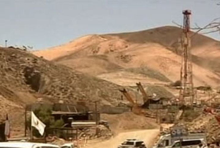 Чилийских шахтеров скоро будут поднимать наверх