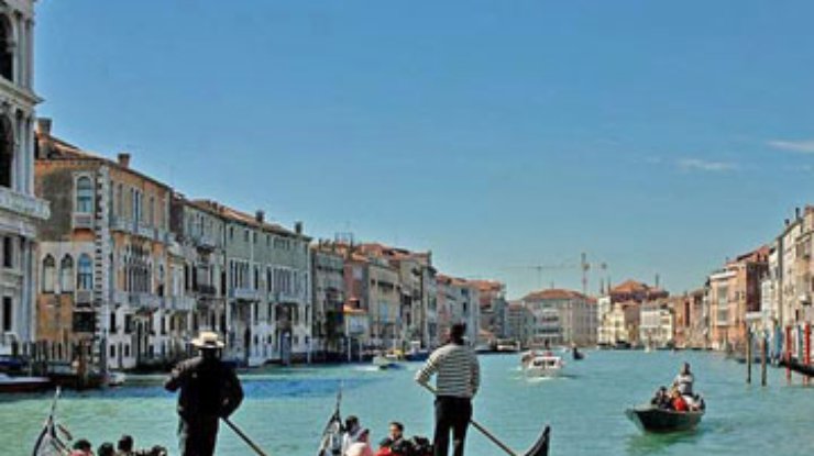 Жители Венеции попросили ЮНЕСКО защитить гондолы