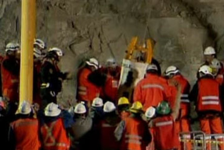 В Чили начали подъем горняков из заваленной шахты