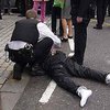В Лондоне разьяренные покупатели самостоятельно задержали грабителей