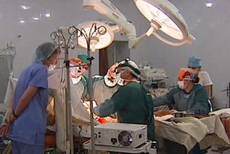 Троих украинских трансплантологов обвиняют в незаконной пересадке органов