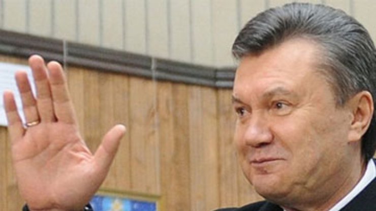 Янукович поздравил Кличко с победой