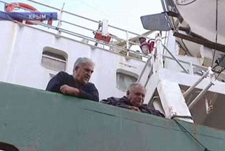 В Керчи моряки сухогруза "Мун Фокс" добиваются своей зарплаты