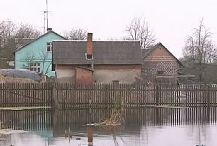 На Львовщине под воду уходит целое село