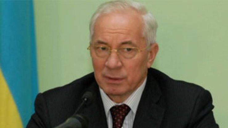Азаров пока не планирует привлекать кредиты