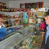 Почти половине украинцев денег хватает только на еду - опрос