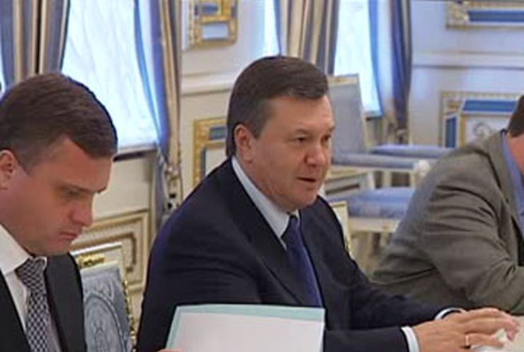 Янукович призвал иностранцев пристально следить за ходом голосования