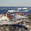 В Антарктике пропал вертолет