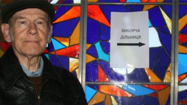 Западная Украина голосует активнее - Азаров