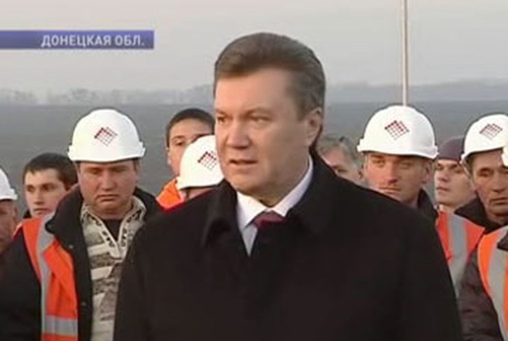 В Луганске президент открыл объездную дорогу