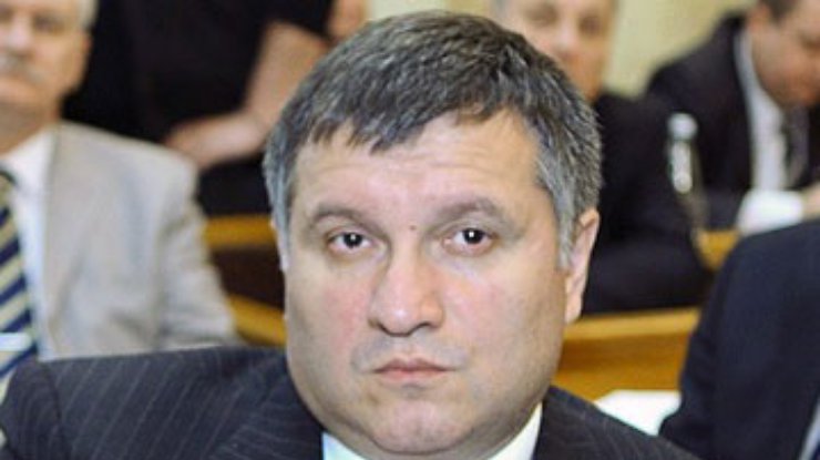 Аваков требует пересчитать голоса в Харькове