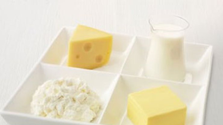 АМК обязал 11 предприятий снизить цены на молоко, сыр и масло