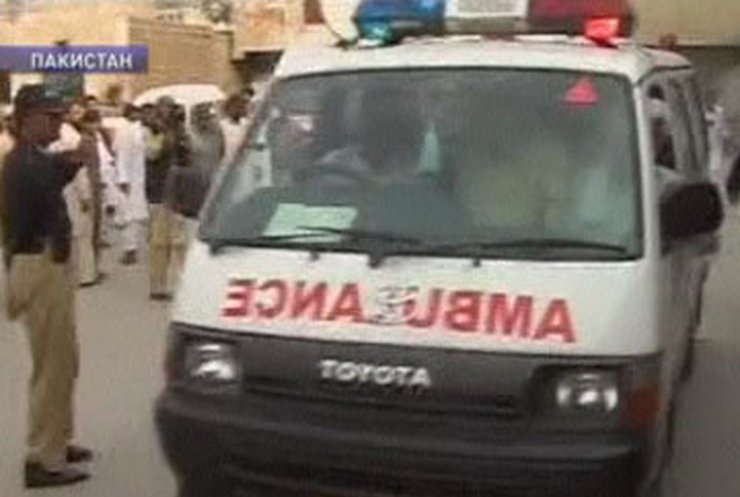 Более шестидесяти человек погибло от взрыва в пакистанской мечети