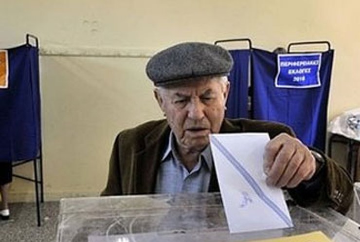 Правящая партия выигрывает местные выборы в Греции