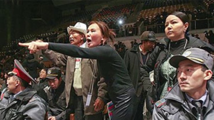 В Кыргызстане судят Бакиева и спецназ за расстрел "революции тюльпанов-2"