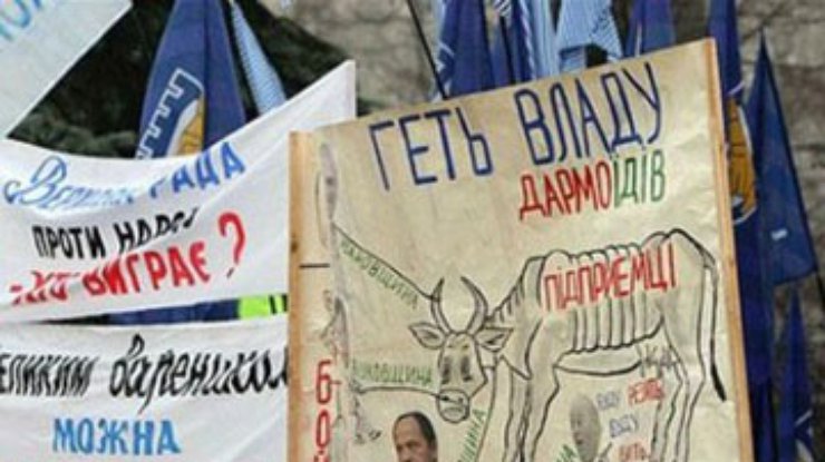 Сегодня продолжат принимать НК. Под ВР стягиваются протестующие