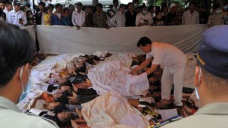 В Камбодже объявлен траур по 349 погибшим в давке