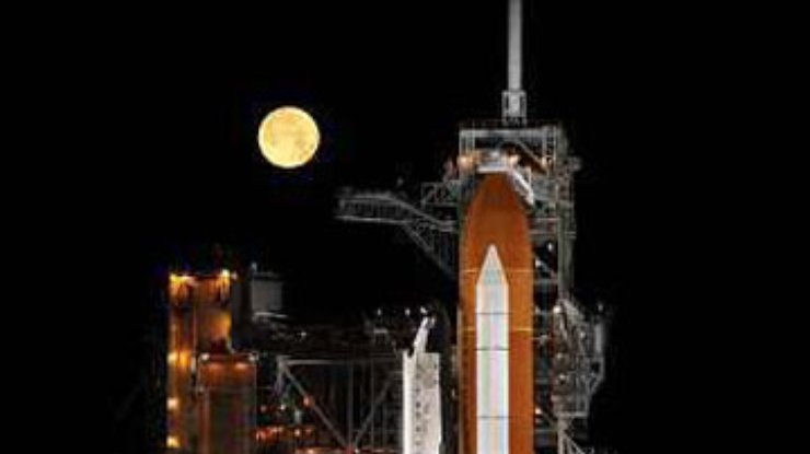 В NASA хотят, чтобы шаттл совершил еще один полет в 2011 году