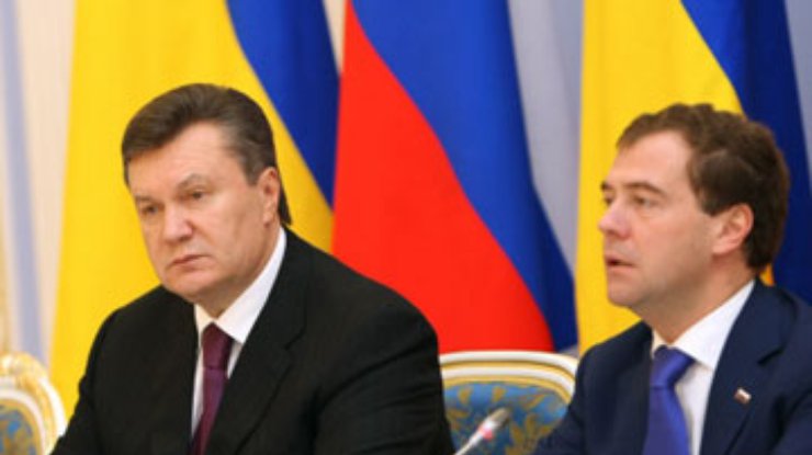 Медведев похвалил Януковича за внеблоковость Украины