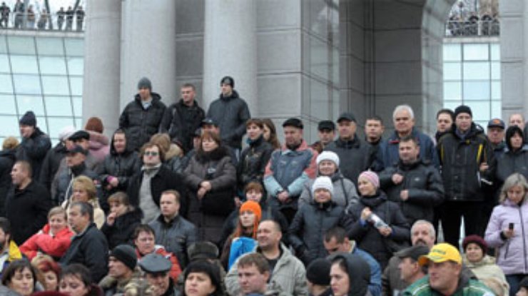 Янукович и Азаров приехали к предпринимателям на Майдан