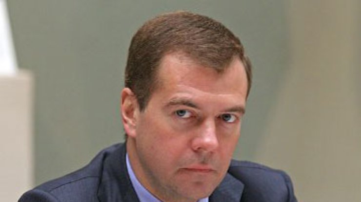 Медведев предупреждает о новой гонке вооружений с США