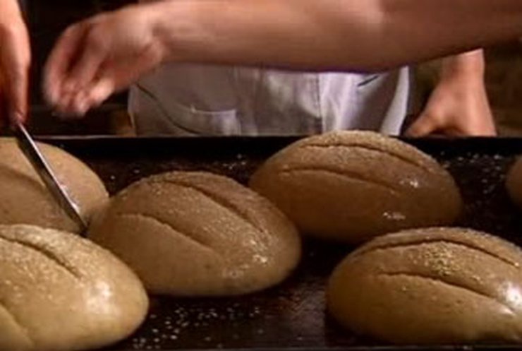 В Луганской области начали печь хлеб без дрожжей