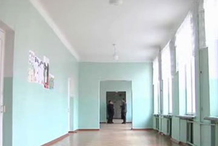 Украинские школы закрывают на карантин