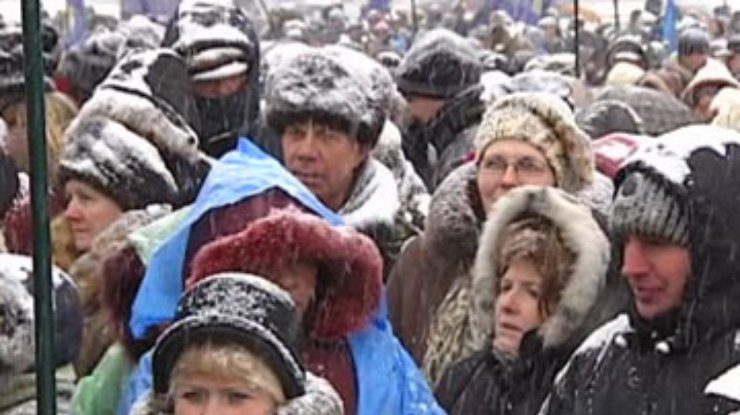 На Майдане решили не расходиться и митинговать
