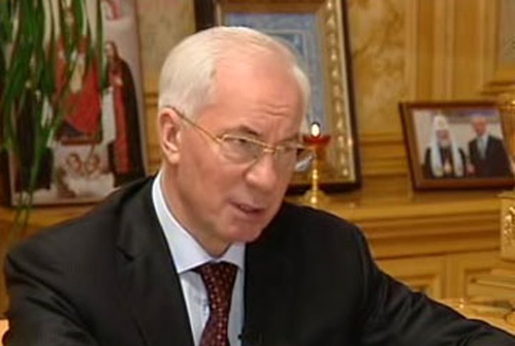 Азаров предлагает ограничить максимальный размер пенсий