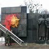 Во Львове облили краской памятник Советской армии