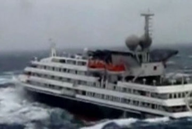 Круизный лайнер "Клелия 2" добрался до аргентинского порта