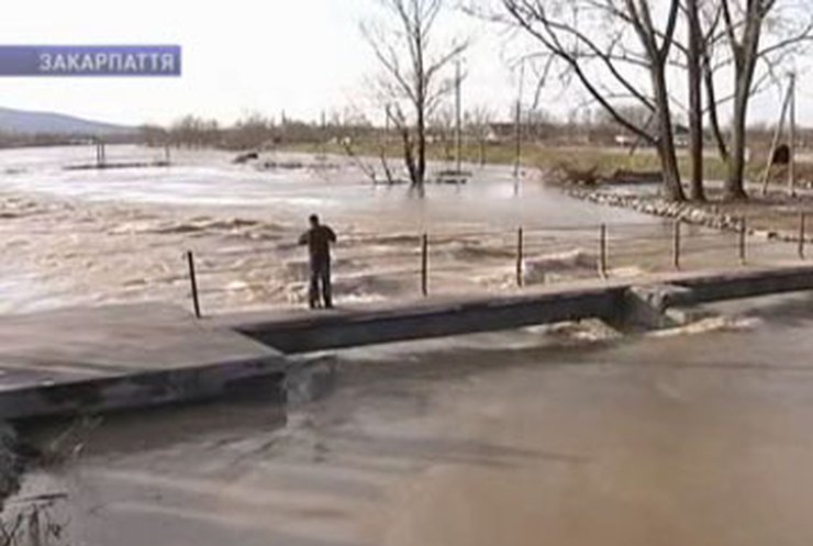 На Закарпатье все еще подтоплены 29 населенных пунктов