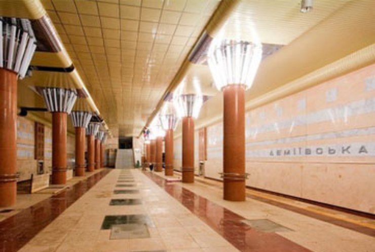 Сегодня в Киеве откроют три станции метро
