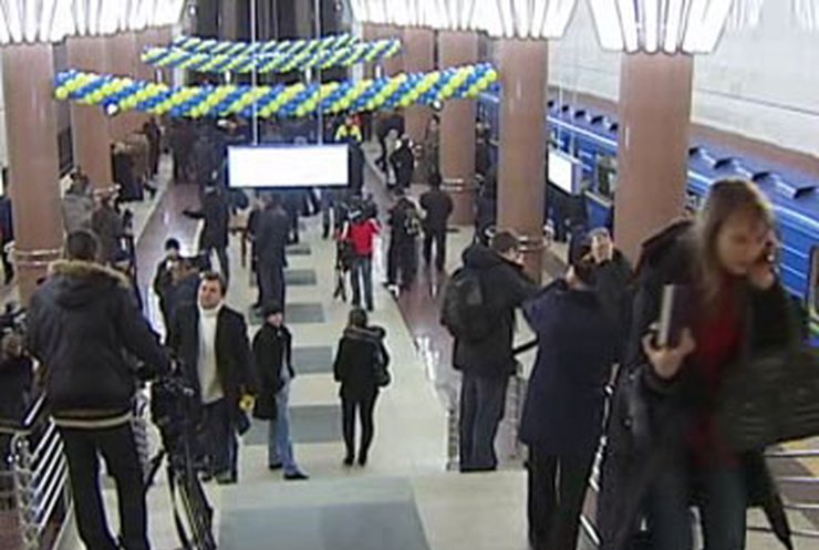 В Киеве заработали торжественно открытые станции метро