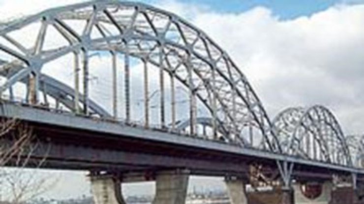 В Киеве открыли для автомобилей "мост Кирпы"