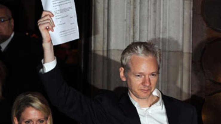 В Сети появился компромат на самого основателя Wikileaks: Личная переписка