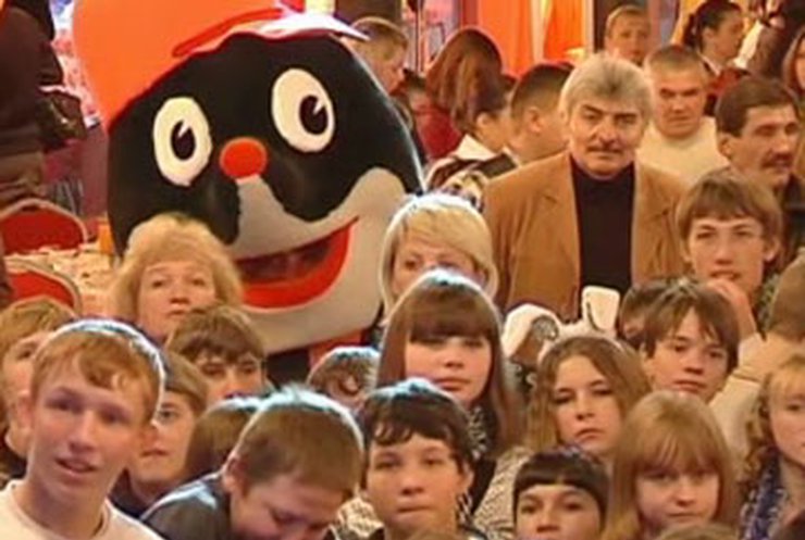 Ринат Ахметов и Игорь Крутой стараются помочь детям-сиротам