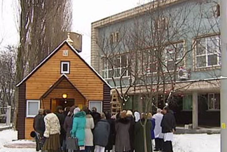 На территории клиники Амосова открыли часовню Николая Чудотворца